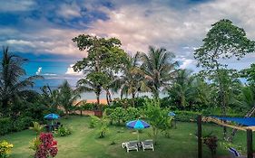 Bed and Breakfast Oasis Bluff Beach à Bocas del Toro Exterior photo