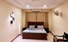 One Bedroom Apartment In Bahria Town Rawalpindi Exterior photo