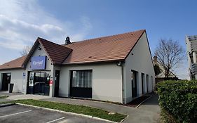 Hotel Kyriad Fontenay - Trésigny Exterior photo