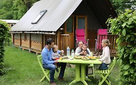 Hotel Camping le Nid du Parc à Villars-les-Dombes Exterior photo