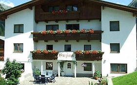 Hotel Haus Enzian à Sankt Leonhard im Pitztal Exterior photo