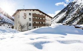 Hotel Pension Mittagskogel à Sankt Leonhard im Pitztal Exterior photo