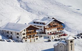 Hotel Enzian Zürs Exterior photo