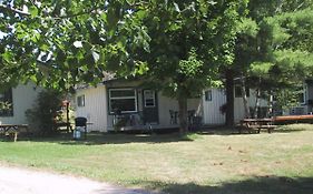 Colonial Bay Motel And Cottages Huntsville Exterior photo