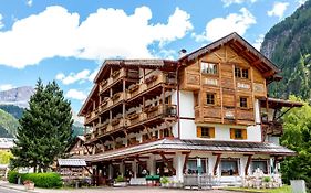 Hotel Salvan Campitello di Fassa Exterior photo