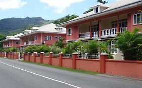 Reef Holiday Apartments Mahé Exterior photo