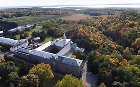 Bed and breakfast Auberge de l'Abbaye d'Oka Exterior photo