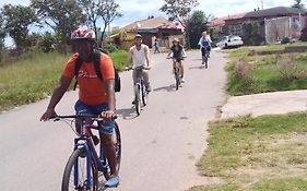 Auberge de jeunesse Authentic Bicycle Tours And Backpackers à Soweto Exterior photo