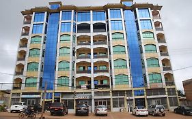 Chris Complex - Modern High Rise Mixed Use Luxury Building Yaoundé Exterior photo