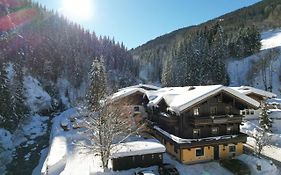 Pension Lederergutl - Jokercard & Parkplatz Inkl Saalbach-Hinterglemm Exterior photo