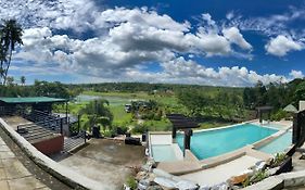 Vinewoods Resort Taal Batangas By Cocotel Exterior photo