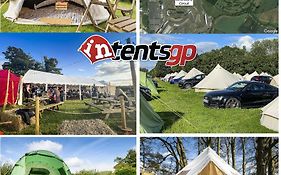 Hôtel Silverstone Glamping And Pre-Pitched Camping With Intentsgp Exterior photo