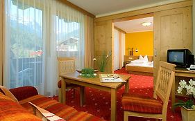 Hotel Maximilian Mayrhofen Room photo