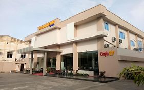 Seventeen Hotel Banda Aceh Exterior photo