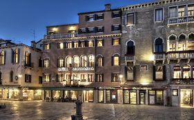 Hotel Scandinavia - Relais Venise Exterior photo