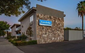 Travelodge By Wyndham Fresno Yosemite Area Exterior photo