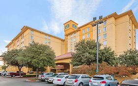 La Quinta Inn & Suites By Wyndham San Antonio Airport Exterior photo