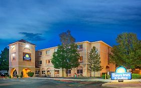 Days Inn&Suites by Wyndham Airport Albuquerque Exterior photo