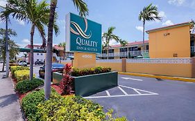Quality Inn & Suites Airport - Cruise Port Hollywood Exterior photo