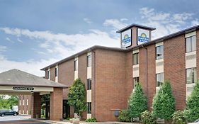 Days Inn & Suites By Wyndham Hickory Exterior photo