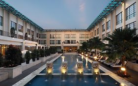 Hotel Aryaduta Medan Exterior photo