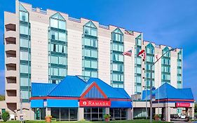 Hotel Ramada By Wyndham Niagara Falls/Fallsview Exterior photo