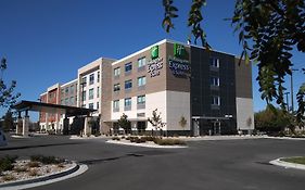 Holiday Inn Express&Suites Boise Airport Exterior photo
