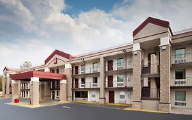 Red Roof Inn Plus+ Birmingham East - Irondale/Airport Exterior photo