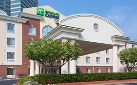 Holiday Inn Express Tower Center New Brunswick, An Ihg Hotel East Brunswick Exterior photo