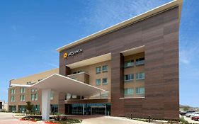 La Quinta Inn & Suites By Wyndham Round Rock Near Kalahari Exterior photo