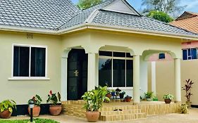 Villa Nyumbani Kwetu à Arusha Exterior photo