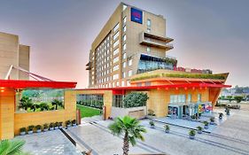 Hotel Radisson Red Chandigarh Mohali Exterior photo