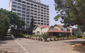 Hotel Woodlands à Bangalore Exterior photo