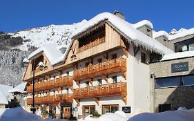 Hotel Le V de Vaujany Exterior photo