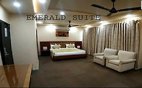 Hotel The Emerald Club ,Rajkot Exterior photo