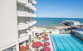 Unahotels Imperial Sport Hotel Pesaro Exterior photo