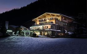 Hotel Garni Pinzgau, Bernd Huettl Neukirchen am Großvenediger Exterior photo