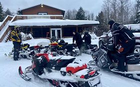 Madawaska Lodge Exterior photo