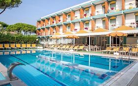 Hotel Palm Beach Jesolo Exterior photo