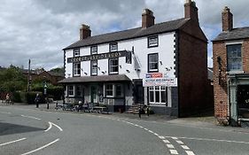 Bed and Breakfast George And Dragon à Tarvin Exterior photo