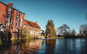 Hôtel The Old Mill à Salisbury Exterior photo