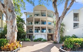 Coral Horizons - Beachfront Apartments Palm Cove Exterior photo