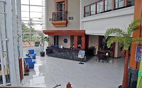 Hotel Dafam Semarang Exterior photo