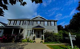 Bed and Breakfast Charlottetown House à Niagara-on-the-Lake Exterior photo