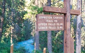 Johnston Canyon Lodge & Bungalows Castle Junction Exterior photo