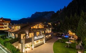 Hôtel CHALET ELISABETH DOLOMITES ALPIN&CHARMe à Selva di Val Gardena Exterior photo