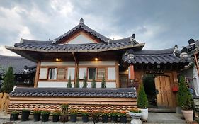 Hotel Beautiful House à Jeonju Exterior photo