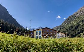 Hotel Sonnblick Sankt Leonhard im Pitztal Exterior photo