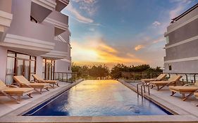 Hotel Wyndham Garden Kuta Beach Bali Exterior photo