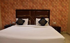 Hotel Golden Apple Prayagraj Exterior photo